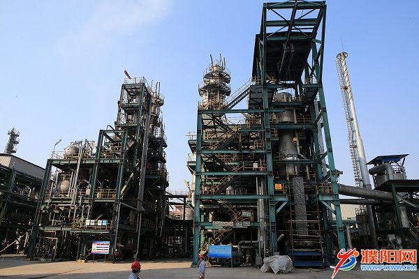 不少进驻新型化工基地的企业建成投产。本报记者贺德敬摄.jpg
