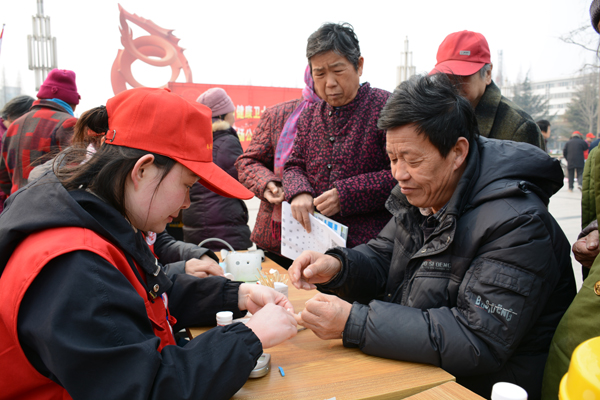 雷锋日濮阳惠民(市红十字)医院为民义诊 - 濮