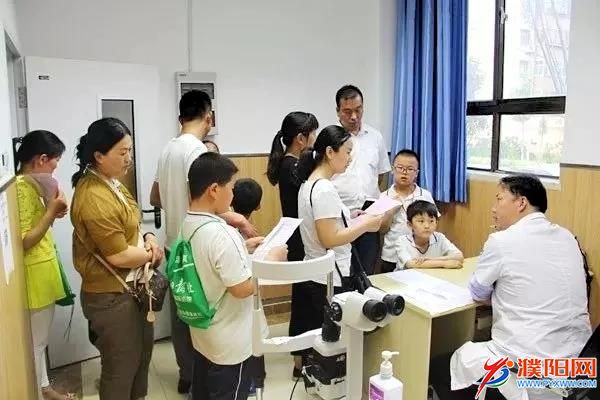 开元体育官方版最新下载_关注青少年眼健康 濮阳市眼科医院眼部体检服务在进行(图8)