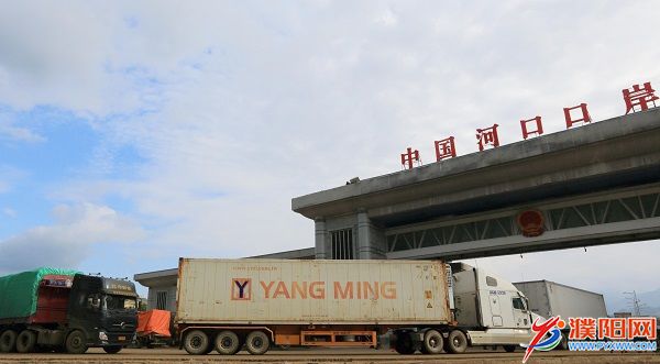 河口北山红河公路大桥口岸（黄传龙 摄）.JPG