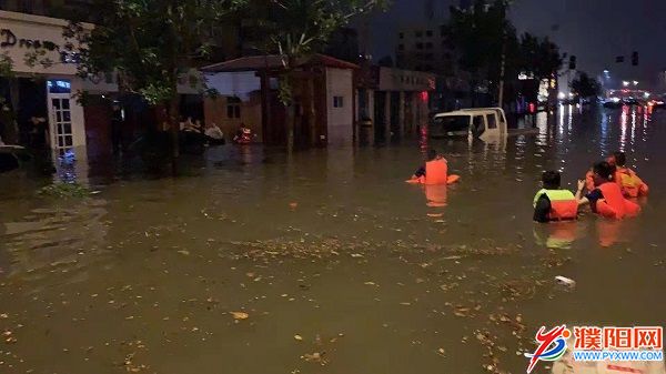 市红十字水上救援队：暴雨中的“逆行者”