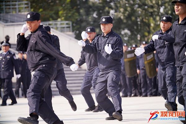 3市保安公司二大队表演的擒敌拳.jpg