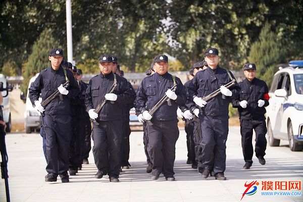 2市保安公司十一大队表演的队列.jpg