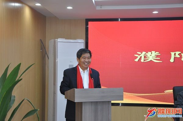 濮阳市老许昌商会会长张发勤讲话.JPG