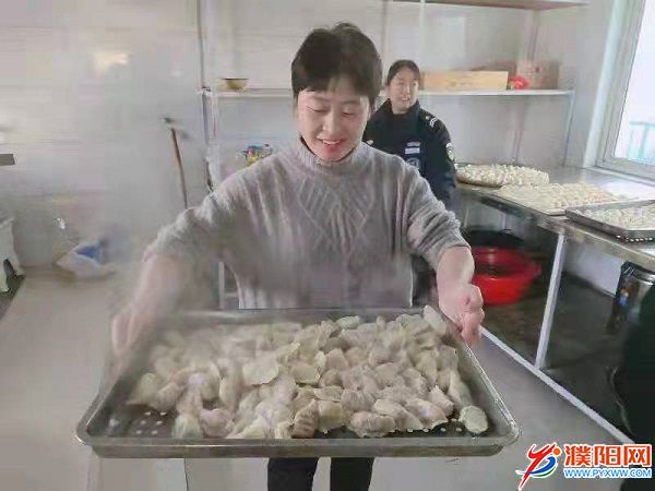 半岛官网App下载|信原物业35个小区老年业主吃上热饺子(图6)