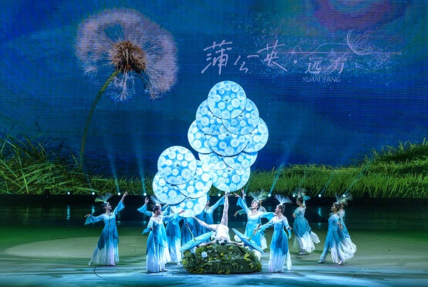 蒲公英·远方  蹬伞  大连杂技团有限公司.JPG