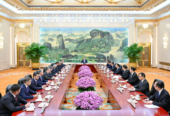 习近平集体会见上海合作组织成员国外长理事会会议外方代表团团长