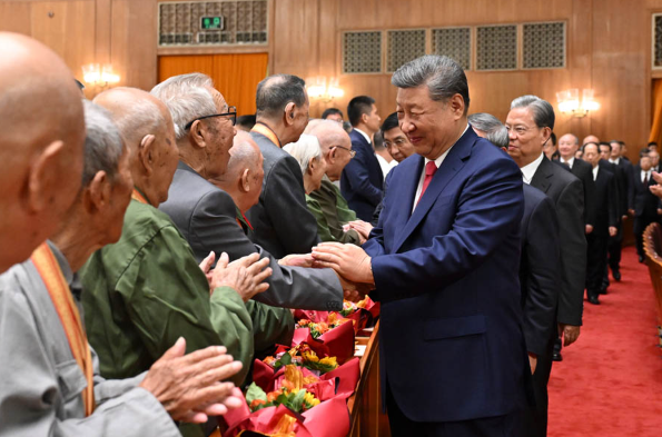 纪念中国人民抗日战争暨世界反法西斯战争胜利80周年文艺晚会《正义必胜》在京隆重举行 习近平等出席观看