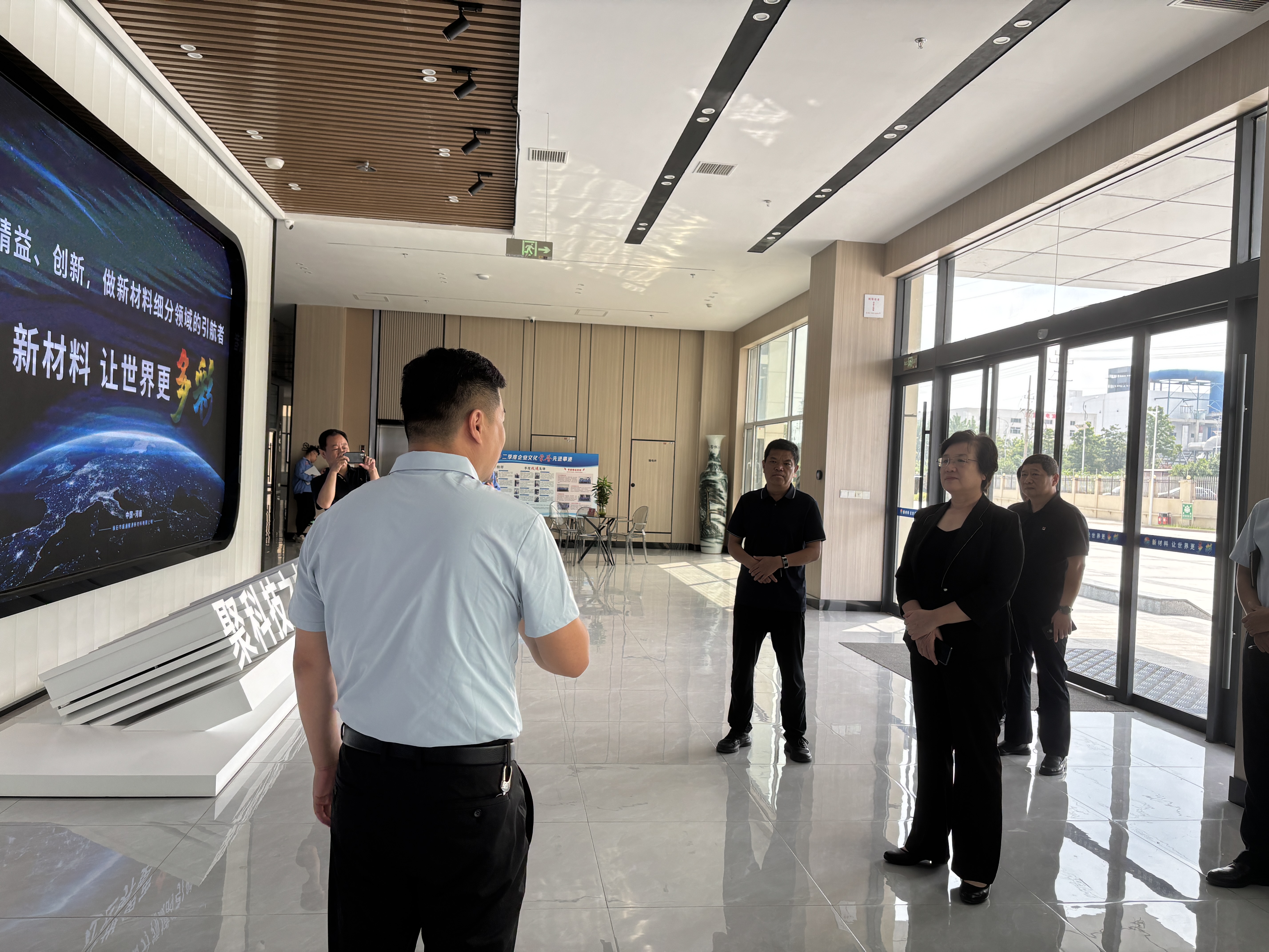 87ab78eb5ea1f1e51e74ad695427d0b1.jpg 市市场监管局二级高级主办邵冰指导企业创建省级工业标准化试点.JPG