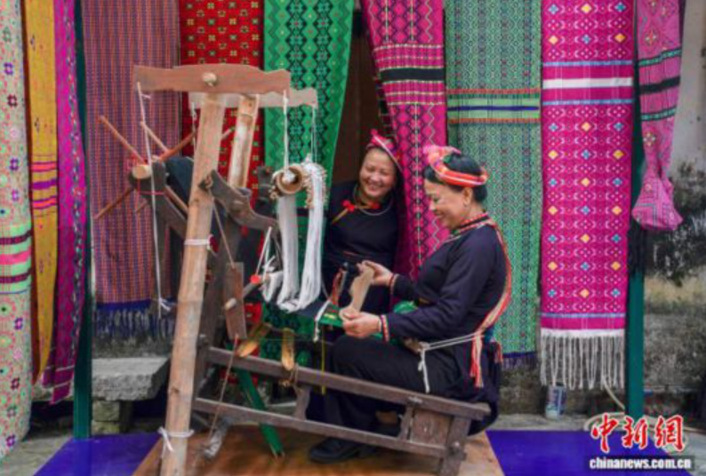 高友东：探索民族纹样传承保护新路径